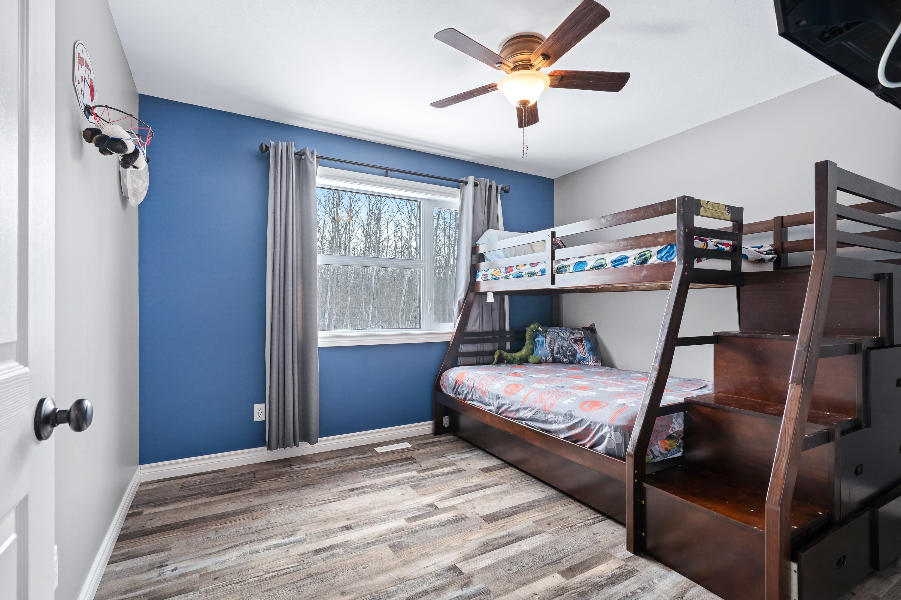 Lake house children's bedroom with bunk beds